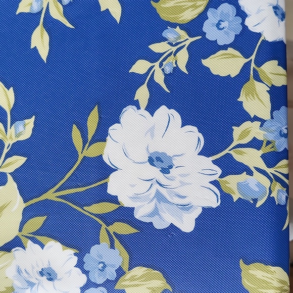 Mainstream PEVA 52" x 90"Tablecloth - Picture 3 of 4